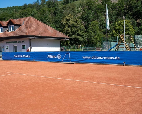 Bannerwerbung Tennisplatz