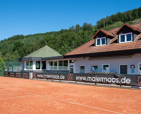 Bannerwerbung Tennisplatz