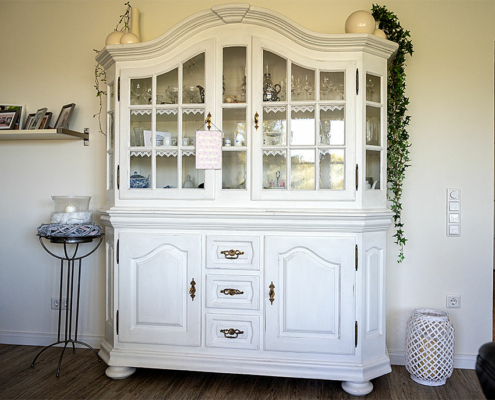 Vitrine lackiert und gewischt